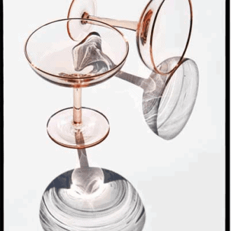 Conjunto de copas de champán rosas con borde dorado