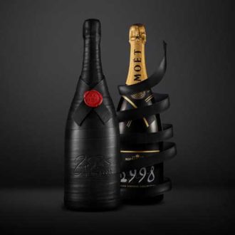 Suiza. El embajador de Moët & Chandon Roger Federer celebra sus 20 años de carrera con una nueva botella de champán 1998
