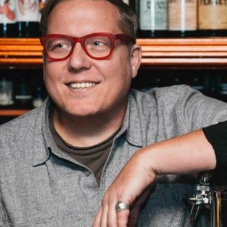 Tres razones para leer este artículo sobre el encuentro que se ha tenido con el famoso barman Sother Teague ; Una entrevista en 10 preguntas.