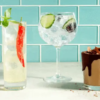 Crear cócteles con la guía del coctel moderno de Anna Jones y Abbie Moulton