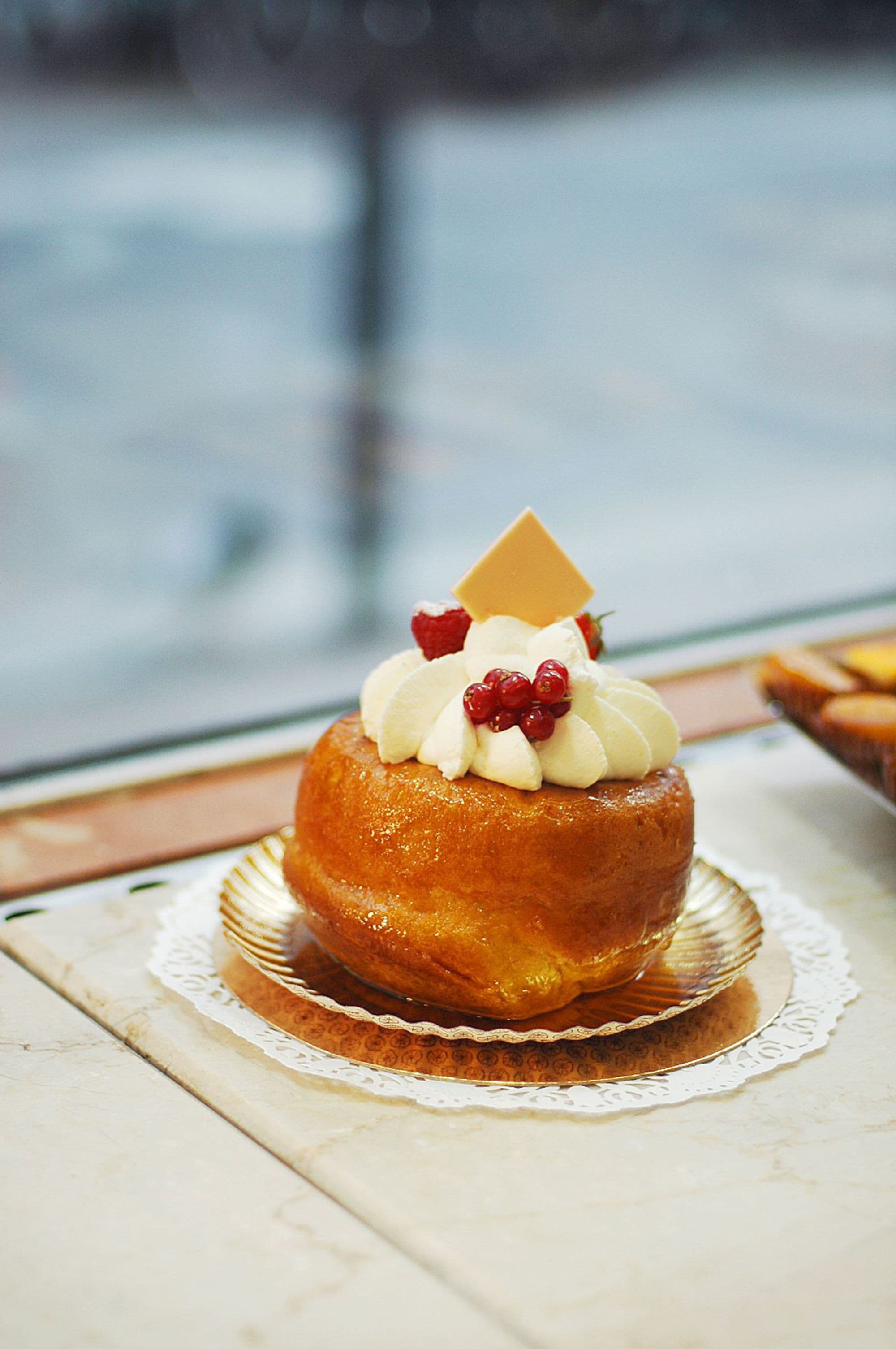 Une sélection d’adresses où trouver d’excellents babas au rhum dans la capitale française