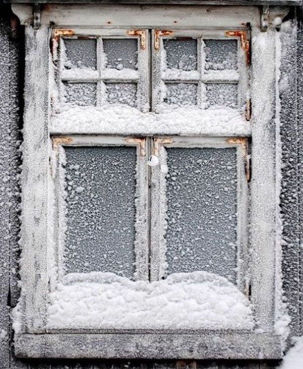 An insulating window material to retain heat made from beer