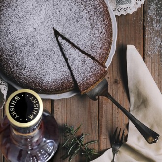 Whisky and caramel chip cake