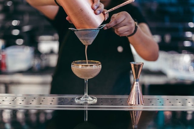 pour cocktail