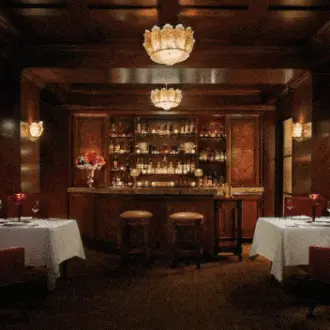 En este hotel puedes degustar el whisky Macallan más viejo del mundo