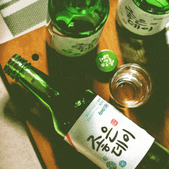 Soju o las 2 maneras de beber la bebida más popular de Corea