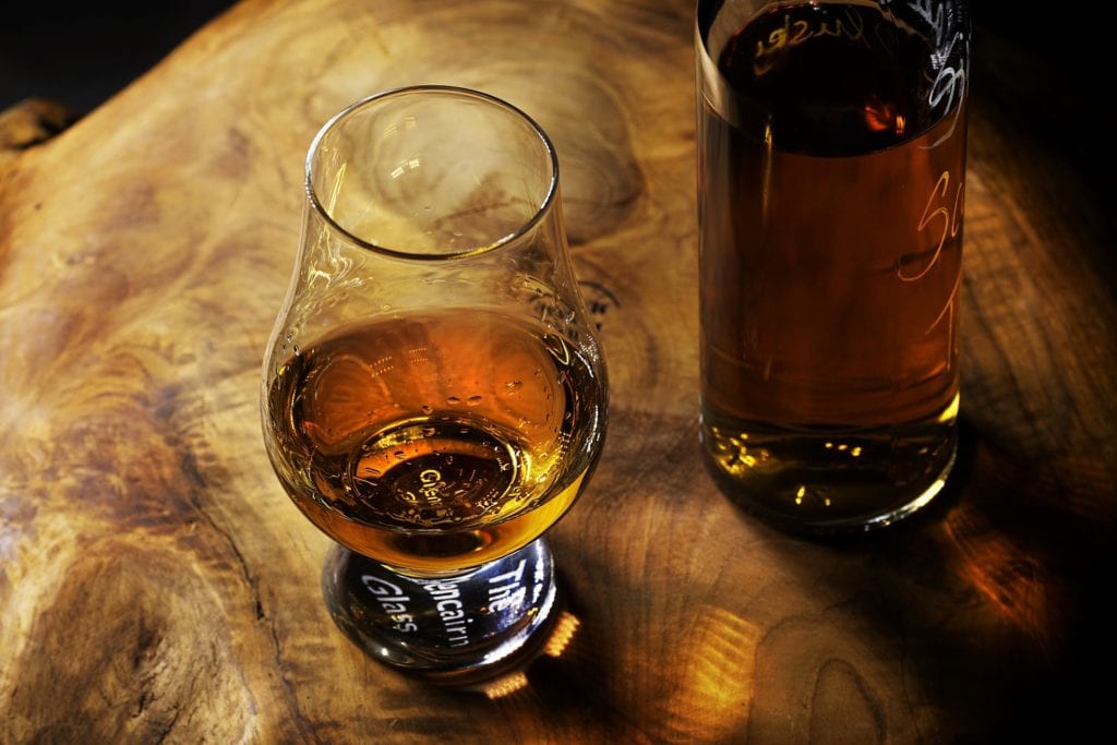 El whisky trae beneficios a la salud, ¡pero con mucha precaución!