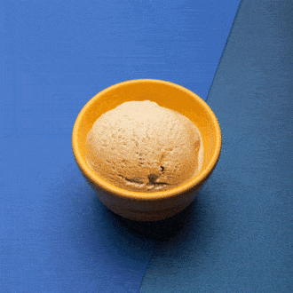 Prepare a delicious and refreshing peach ice cream with vodka