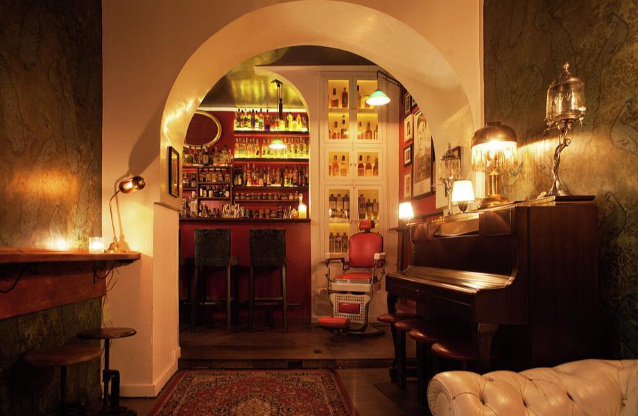 bar
