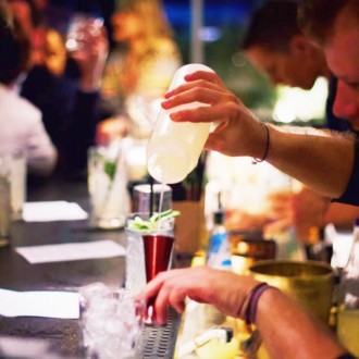 Covid19: cómo las marcas de alcohol ayudan a los bartenders