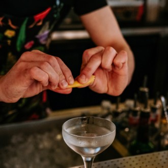 Conoce 3 excelentes mixólogos de bares de cóctel de hoteles en Asia