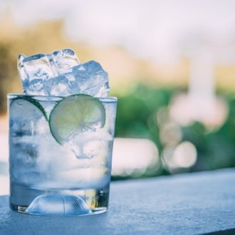 Una receta de cóctel Gin & Tonic sin alcohol para una pausa sana