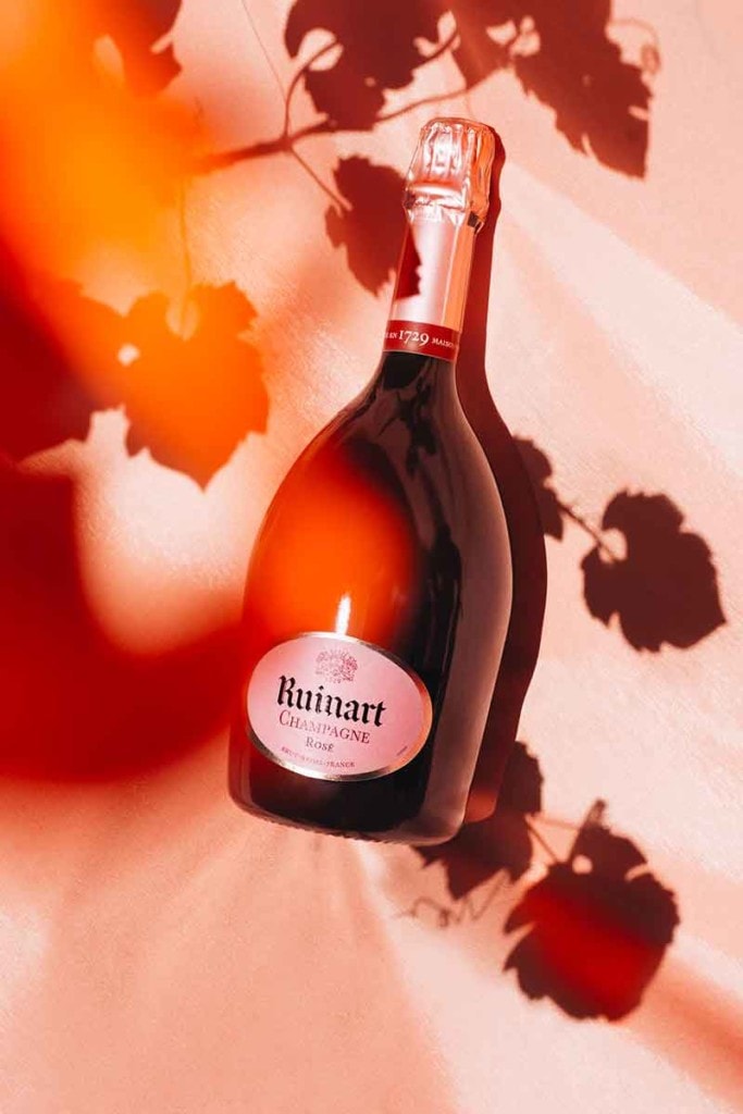 Découvrez la cuvée Ruinart Rosé en images par l'artiste Elsa Leydier