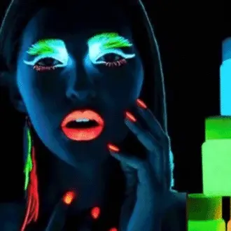 Descubre las increíbles etiquetas de alcohol fosforescentes