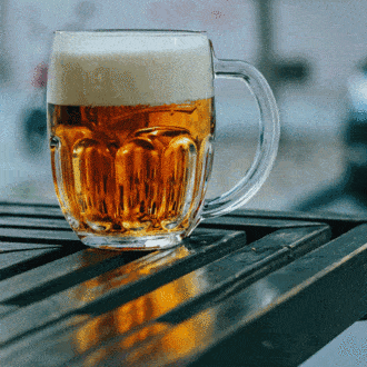 Bares y clubes de Australia vendieron 40 millones menos de pintas de cerveza en 2021