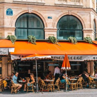 En París, los bares y restaurantes pueden ahora expandir o crear su propia terraza