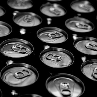 Escasez de aluminio en Estados Unidos durante la pandemia: cerveceros utilizan más latas