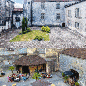 Descubre el bar de cócteles efímero LE LYS del Château Royal de Cognac