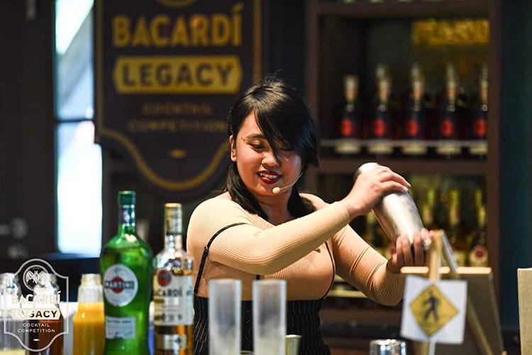 Portrait : Jairra Poltrias, une bartender plein d'espoir et fan des cocktails Highball