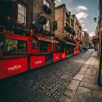Covid-19: en Irlanda cierran la mitad de los pubs por restricciones