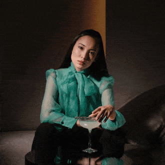 Say no mo – social nail and cocktail bar in Kiev, Ukraine