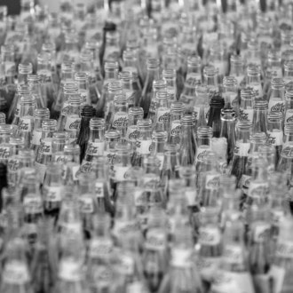 Supermercado francés Monoprix refuerza su compromiso ambiental con botellas retornables