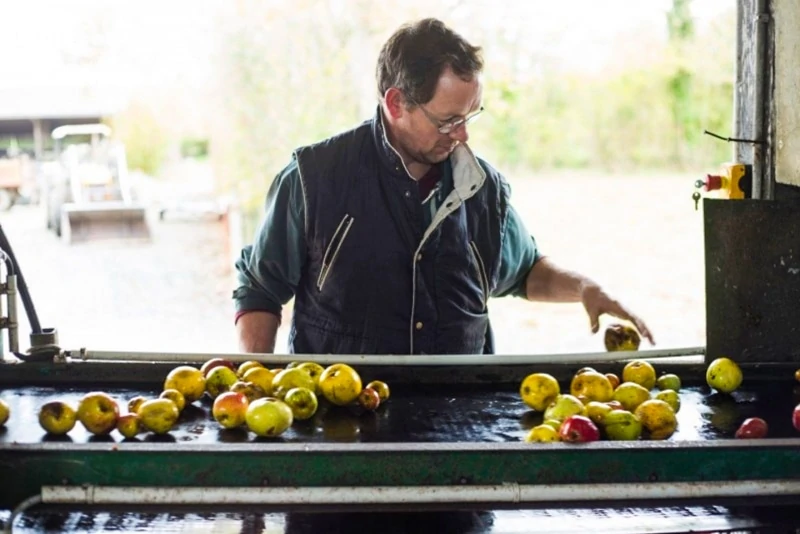 Alain Dauget, producteur de lait et producteur de cidre et de spiritueux: un homme heureux