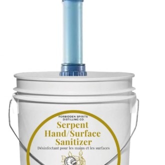 Cómo crear gel antibacterial recompuso esta destilería de vodka