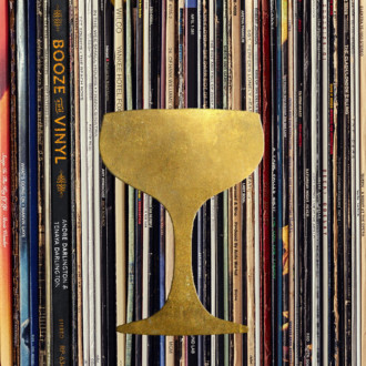 How to combine cocktails and good music? The book Booze & Vinyl has the answer