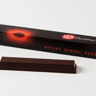 Délicieux ! KitKat Japon dévoile un chocolat aux fèves de cacao vieillies en fût à whisky
