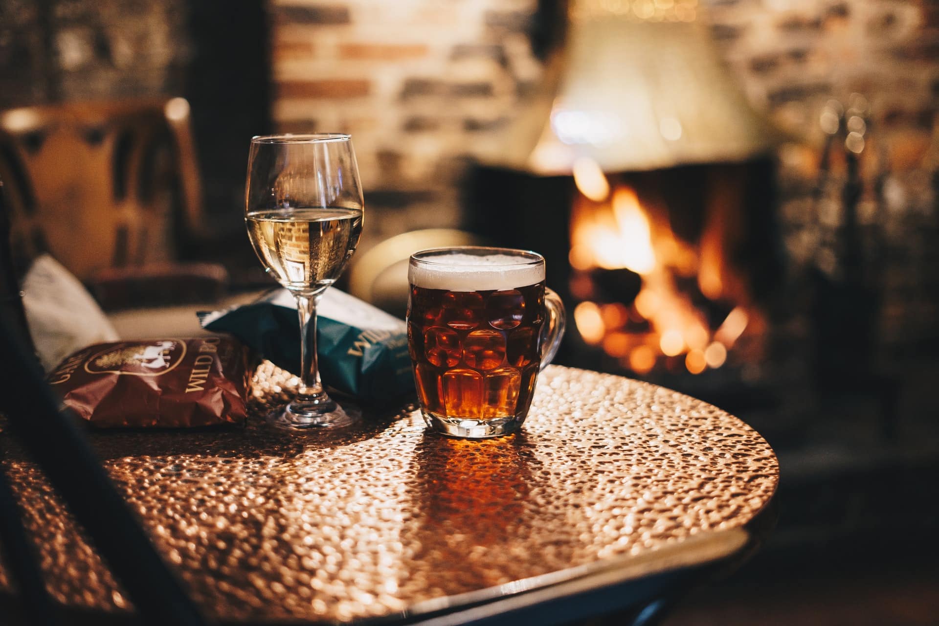 beer by the fireplace - biere