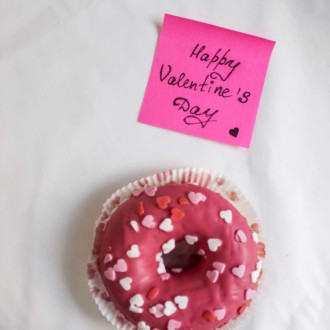A super sweet Valentine’s Day Cocktail with a treat