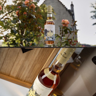 Une bouteille de whisky rare vendue aux enchères pour près 500 000$ au profit de l’art