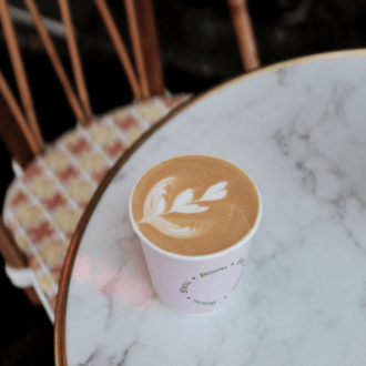 El bar francés de París Bisou se transforma durante la pandemia