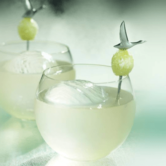Because today is a cosmic anniversary here are 3 cocktails recipes that will remind you of the space beauty