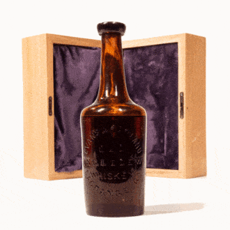 Subastan el bourbon más antiguo del mundo en 137.000 dólares