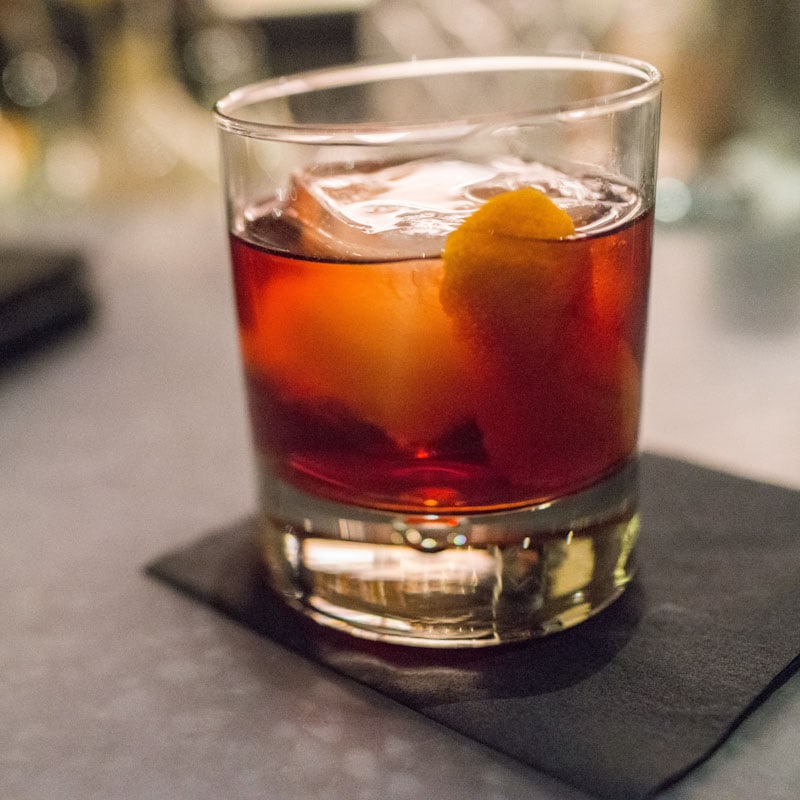 cocktail for thanksgiving - the boulevardier - cóctel ideal para el día de acción de gracias