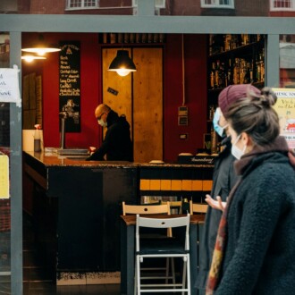 Covid-19: unvaccinated people may be banned from German bars