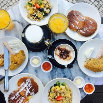 Du champagne pour un brunch après-fêtes ! Nous le méritons tous cette année !