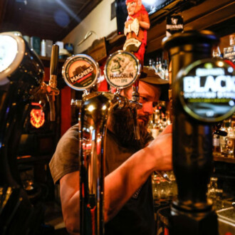 Las reservas de cerveza en bares de Moscú se están agotando