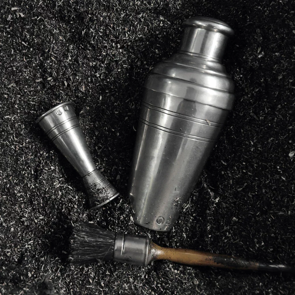 Luxus-Cocktailshaker mit Jigger für die Zubereitung von Getränken