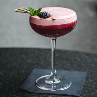 Beautiful cocktails with foam: the “how to”