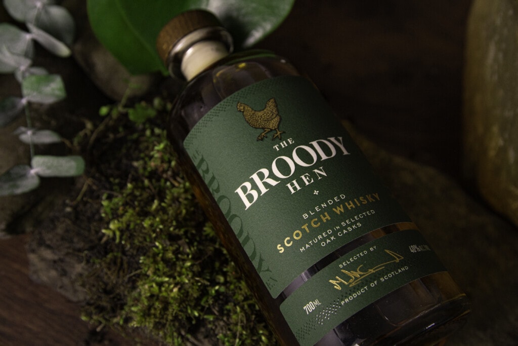 Accords mets exquis, découvrez comment sublimer vos plats avec le whisky The Broody Hen