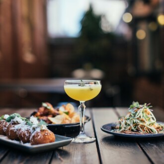 The Perfect Pair: Cocktails and Food Pairing for a Complete Dining Experience