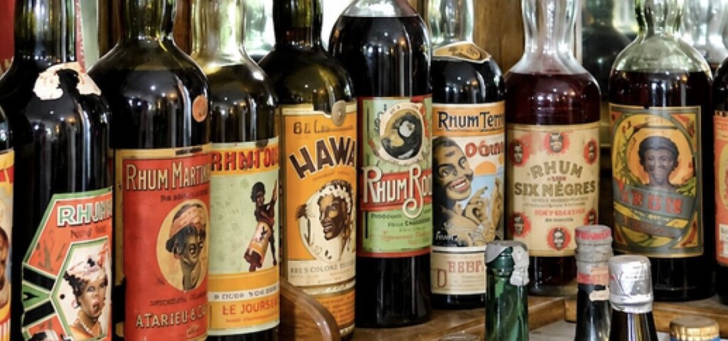 bouteille de bistrot alignees